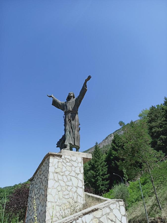 Musica E Poesia Da Battisti Ida Villa Poggio Bustone Exteriör bild